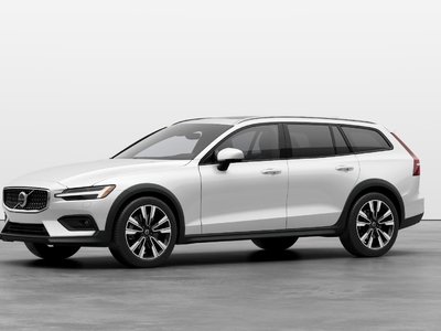 2026 Volvo V60 Cross Country in Pointe-Claire, Quebec