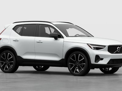 2026 Volvo XC40 in Pointe-Claire, Quebec