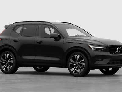 2026 Volvo XC40 in Pointe-Claire, Quebec