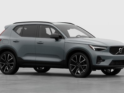 2026 Volvo XC40 in Pointe-Claire, Quebec