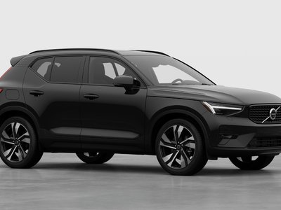 2026 Volvo XC40 in Pointe-Claire, Quebec
