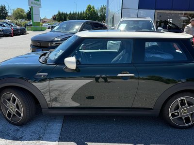 2024 MINI 3 Door in North Vancouver, British Columbia
