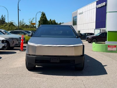 Tesla Cybertruck  2024 à Richmond, Colombie-Britannique