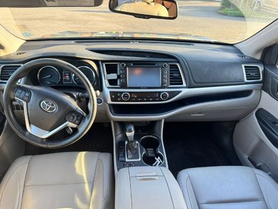 2015 Toyota Highlander hybrid in Langley, British Columbia