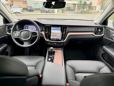 2025 Volvo V60 Cross Country in Richmond, British Columbia