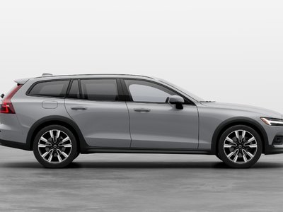 2026 Volvo V60 Cross Country in Richmond, British Columbia