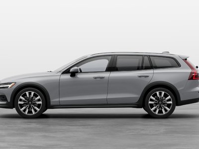 2026 Volvo V60 Cross Country in Richmond, British Columbia
