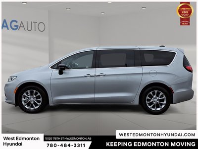2026 Chrysler Pacifica Limited — photo 4