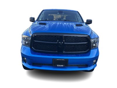 Ram RAM 1500 Classic Crew Cab 4x4 (DS)  2023 à Surrey, Colombie-Britannique