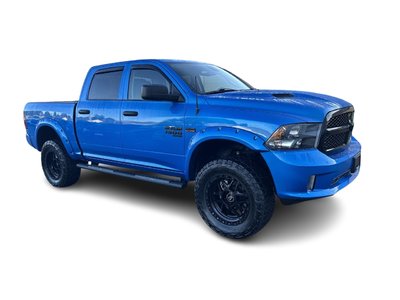 Ram RAM 1500 Classic Crew Cab 4x4 (DS)  2023 à Surrey, Colombie-Britannique