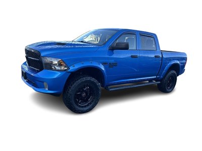 Ram RAM 1500 Classic Crew Cab 4x4 (DS)  2023 à Surrey, Colombie-Britannique