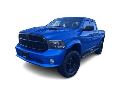Ram RAM 1500 Classic Crew Cab 4x4 (DS)  2023 à Surrey, Colombie-Britannique