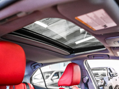 Toyota Camry Hybrid  2023 à Verdun, Québec