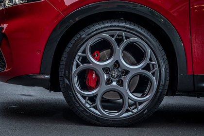 How the Alfa Romeo Tonale 2023 compares to the Audi Q3 2023