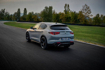 What are the differences between the Alfa Romeo Stelvio and Tonale?