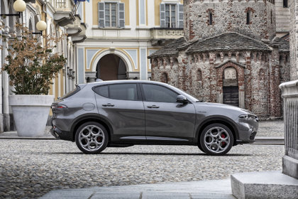 Alfa Romeo Tonale vs Cadillac XT4: the newcomer is the talk of the town