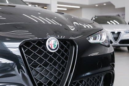 Alfa Romeo Giulia Quadrifoglio 2024 | Noir Vulcano Métallique - Photos