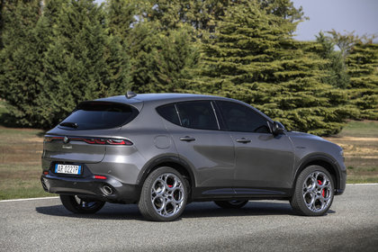 Main differences between the Alfa Romeo Tonale PHEV 2024 and the Lexus NX 450h+.