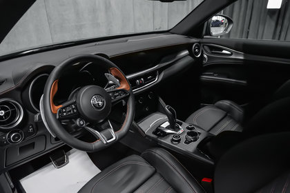 2025 Alfa Romeo Stelvio Intensa | Vulcano Black - Pictures