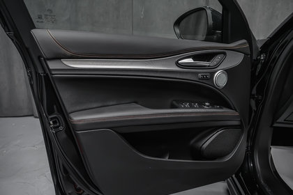 2025 Alfa Romeo Stelvio Intensa | Vulcano Black - Pictures