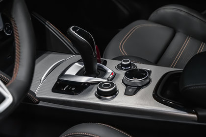 2025 Alfa Romeo Stelvio Intensa | Rosso GTA - Pictures
