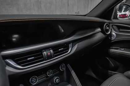 2025 Alfa Romeo Stelvio Intensa | Rosso GTA - Pictures