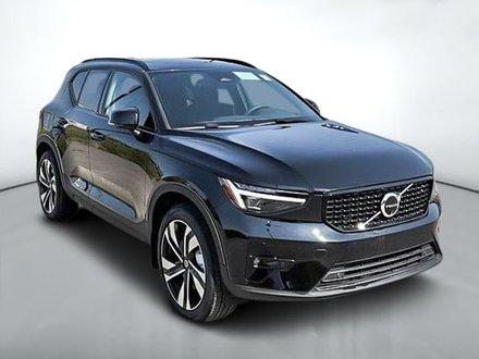 2024 Volvo XC40 ULTIMATE AWD// DARK THEME // *DEMO*