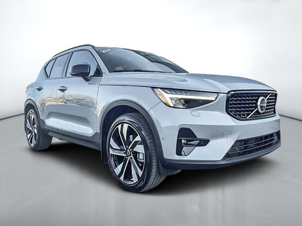 Volvo XC40 B5 PLUS AWD // DARK THEME 2024