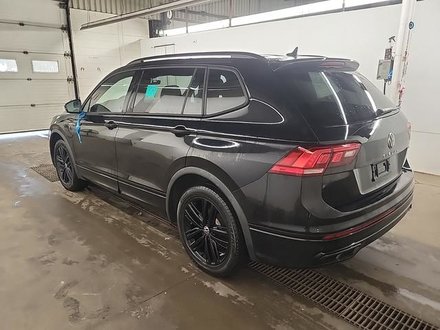 2022 Volkswagen Tiguan Comfortline R-Line Black 2.0T 8sp at w/Tip 4M