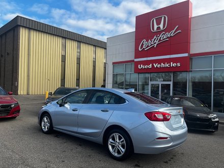 2017 Chevrolet Cruze LT - 6MT