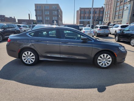 2016 Chrysler 200 LX