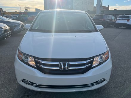 2016 Honda Odyssey Touring, Leather Interior, Sunroof, Navigation