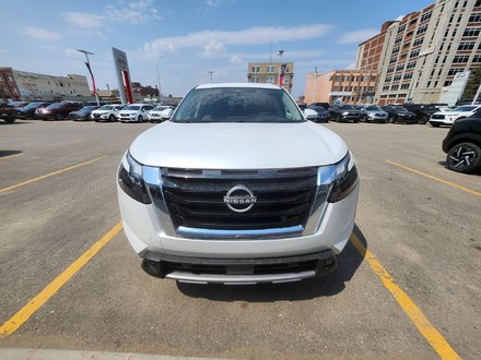 2022 Nissan Pathfinder Platinum V6 - Local Trade, Loaded