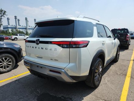 2023 Nissan Pathfinder SL V6 4x4 at