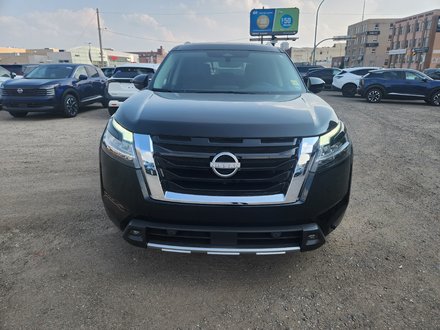 2023 Nissan Pathfinder SL V6 4x4 at