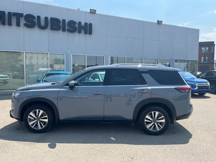 2024 Nissan Pathfinder SL 4WD, Leather, Sunroof, Heated Seats