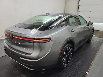 2023 Toyota CROWN Platinum