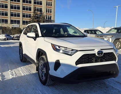 2023 Toyota RAV4 XLE Sunroof, Heated Steering, Keyless Entry