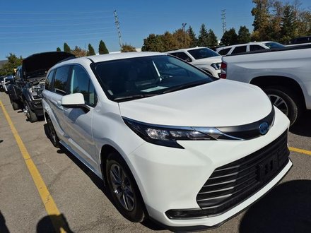 2025 Toyota Sienna Hybrid Sienna LE AWD 8-Pass