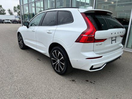 2024 Volvo XC60 Plus Dark Theme