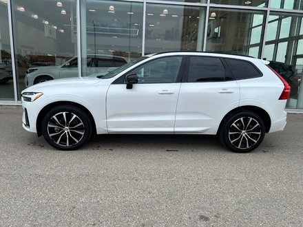 2024 Volvo XC60 Plus Dark Theme