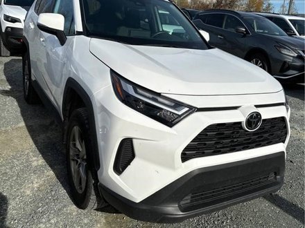 2022 Toyota RAV4 XLE AWD, Sunroof, Heated Seats