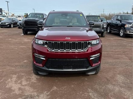 2023 Jeep Grand Cherokee 4X4 Limited Low Kilometer, Leather,