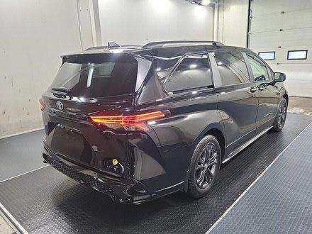 2025 Toyota Sienna Hybrid Sienna XSE AWD 7-Pass