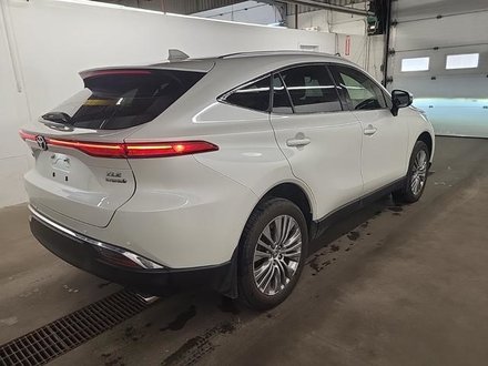 2022 Toyota Venza XLE - Fully Loaded Hybrid Winter Tires and Rims Included