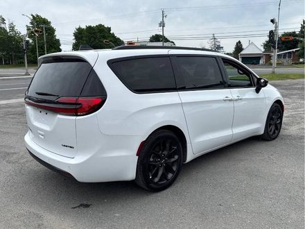 2025 Chrysler Pacifica Limited FWD