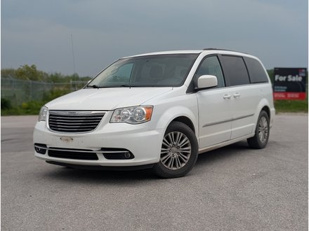 2016 Chrysler Town & Country Touring