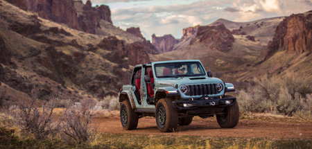 Eight-Speed Automatic Transmission Returns to 2025 Jeep Wrangler V6 Lineup