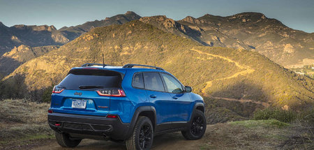 2021 Jeep Cherokee vs 2021 Nissan Rogue: choose ruggedness