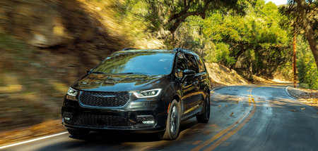 Chrysler Pacifica named Autoguide Family Car of the Year